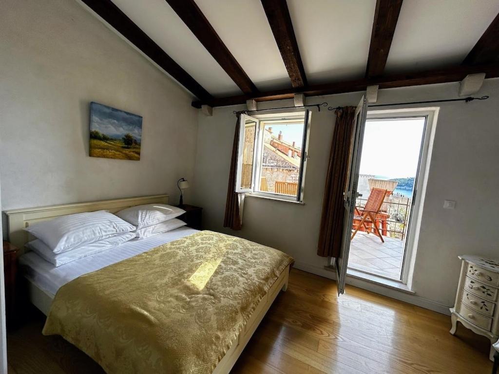 Holiday home Beautifully Restored 400-year Old House With Stunning Sea Views From The Terrace